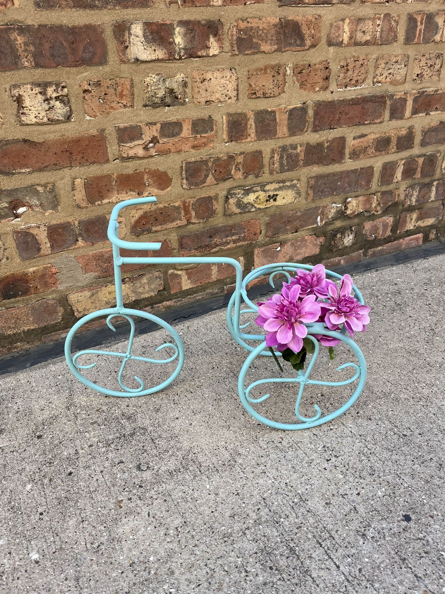 ADORABLE BIKE PLANT STAND