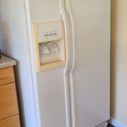 Refrigerator (Whirlpool)
