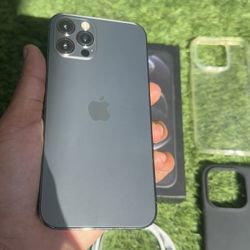 iPhone 12 Pro 128GB Silver Mint Condition!