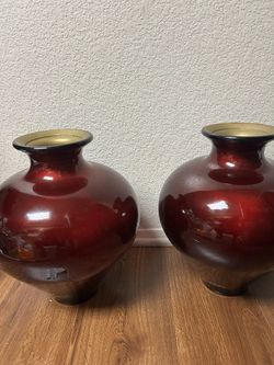 2 Matching Vase