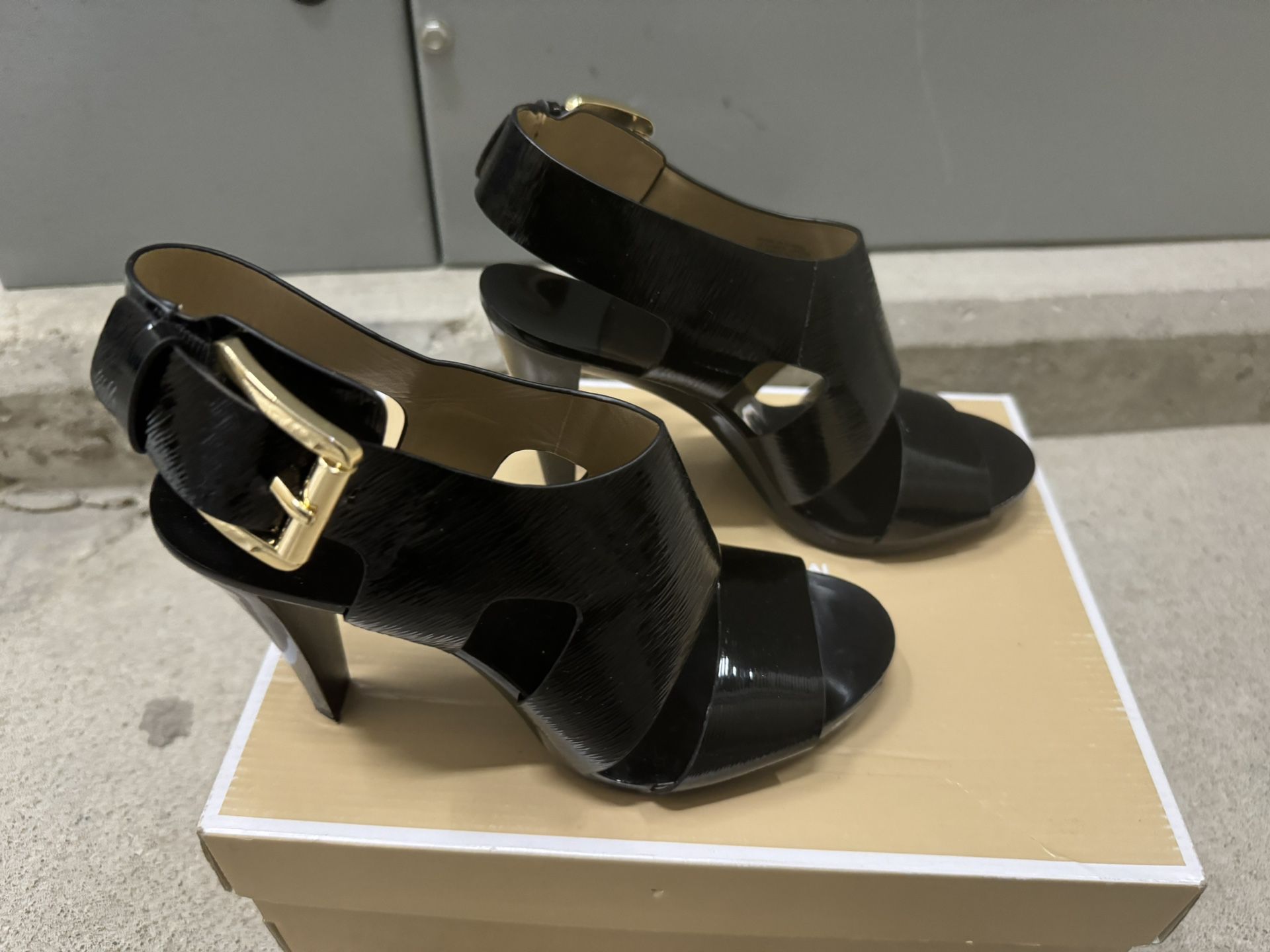 Michael Kors patent leather dress sandals 6.5M  