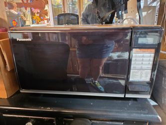 Panasonic Microwave 
22"w x 17"d x 12"h 
Model NN - 6368