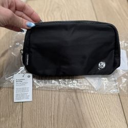 BNWT Lululemon Crossbody Bag 