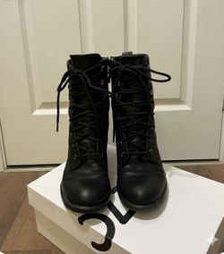 Women’s Black boots By American Rag(size 8) Pick up🛒 In Bellevue) *Check out my Other Posts 🎁 