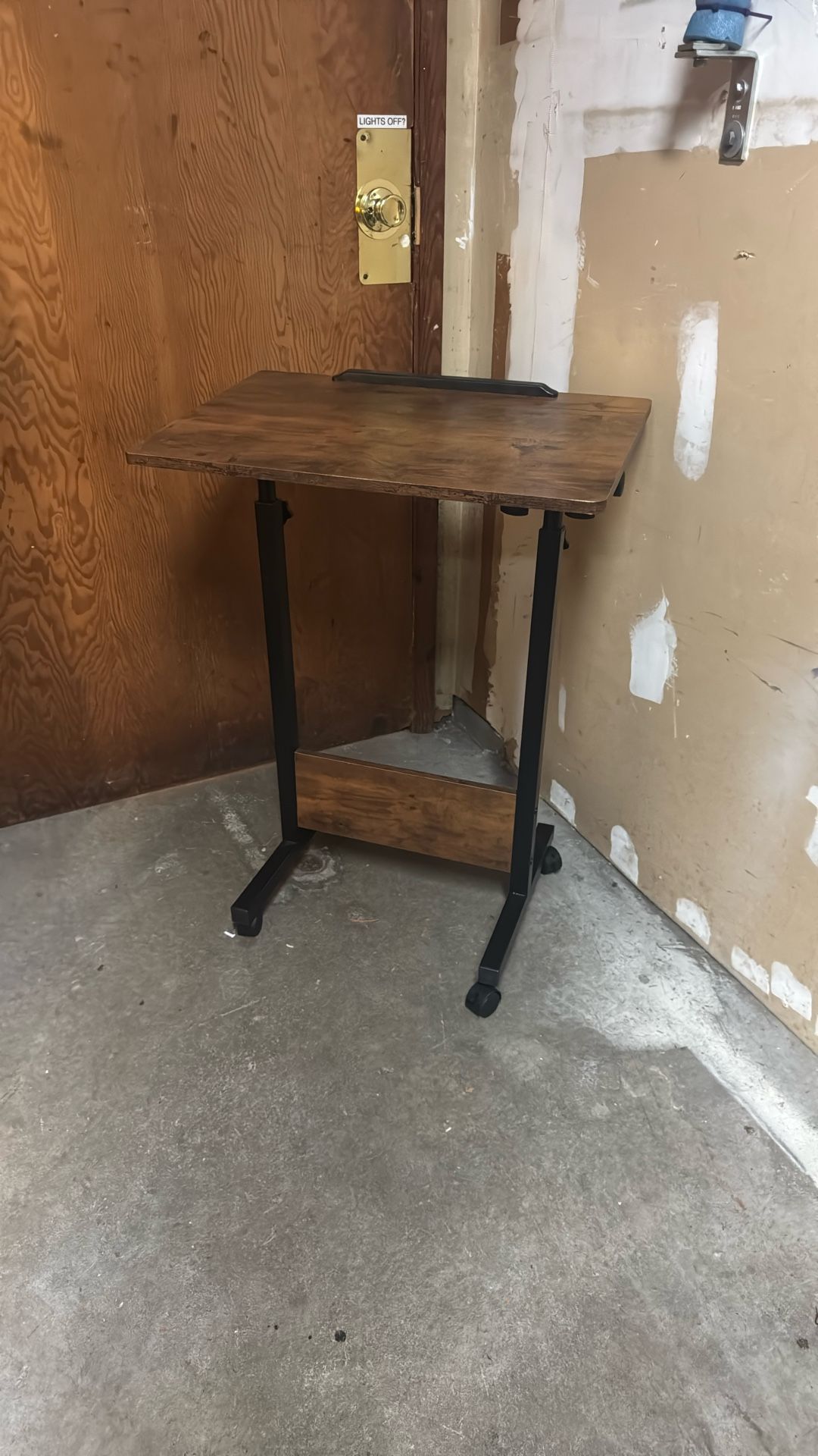 Adjustable Sit To Stand Desk Table On Wheels
