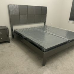 Black Friday Sale! Brand New 4pc King Size Bedroom Set