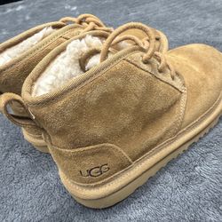 Tan UGG Youth 4 boots with a boho touch #bohostyle #tanboots