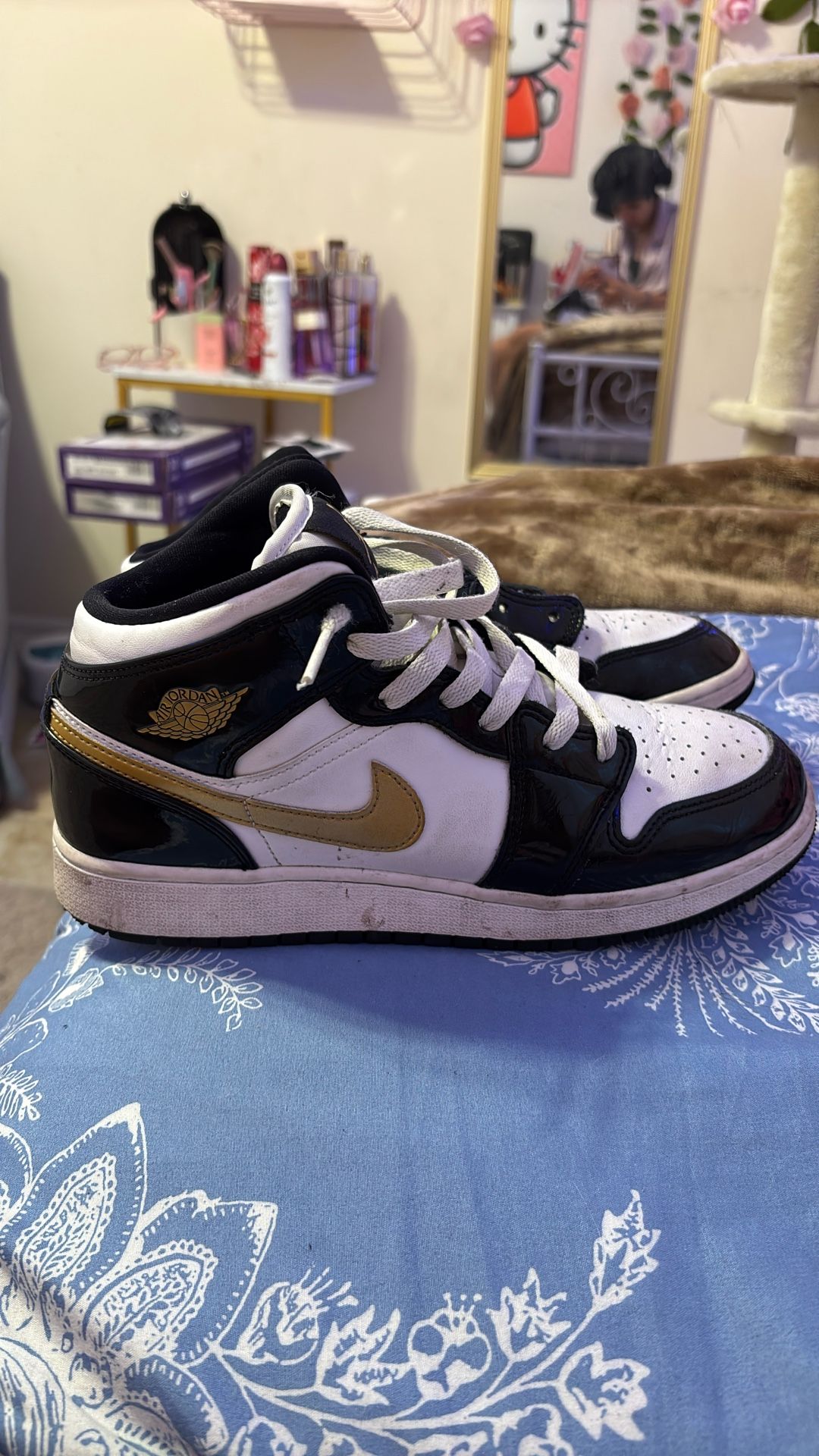 Jordan 1 Black And Gold