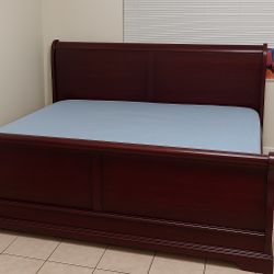 🛏️ Cama California King de Madera Sólida – ¡Incluye colchón!