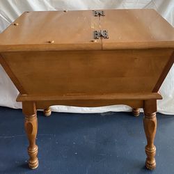 Vintage Mid-Century Solid Maple Dough Box End Table - Colonial Style