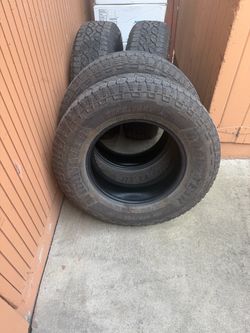 Like New 4 GOODYEAR Tires 255/70 17