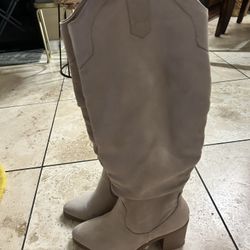 Women’s Boots Size 8