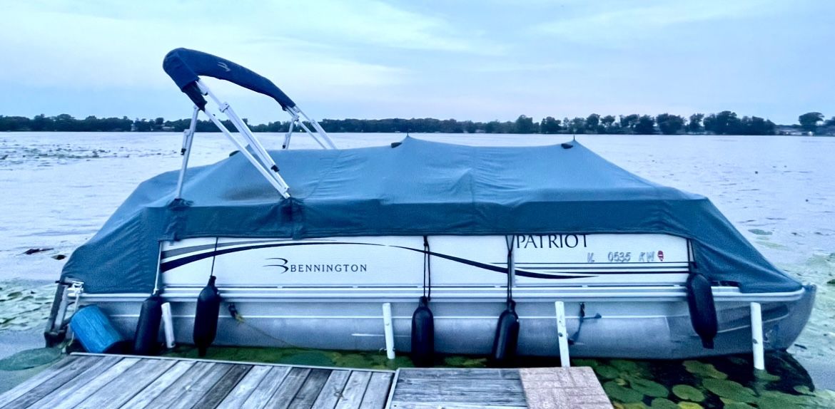 Bennington pontoon with Triton trailer