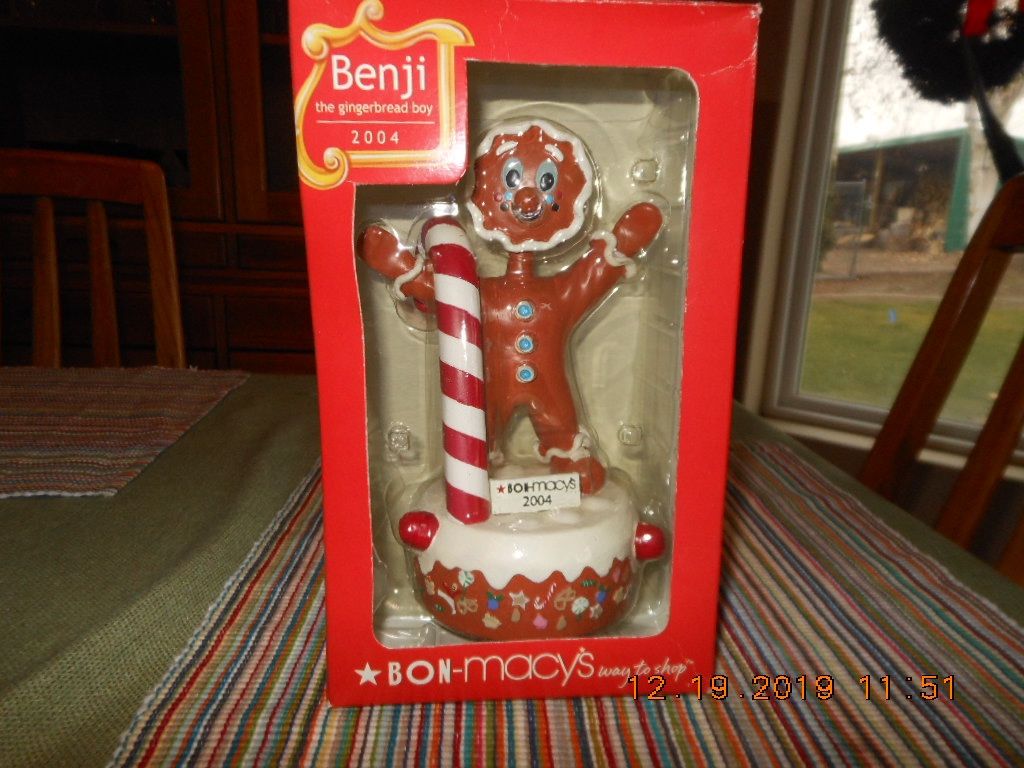 Bon-Macy's 2004 Collectible “Benji the Gingerbread Boy” Bobble Head 7 1/2" Figure (NIB)