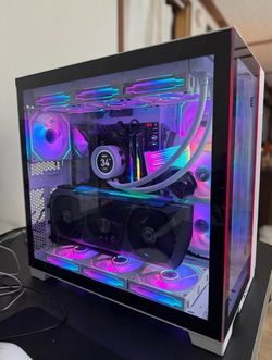 White Custom Gaming PC - Ryzen 9 7950X / RTX 3090 / 32GB / 2TB