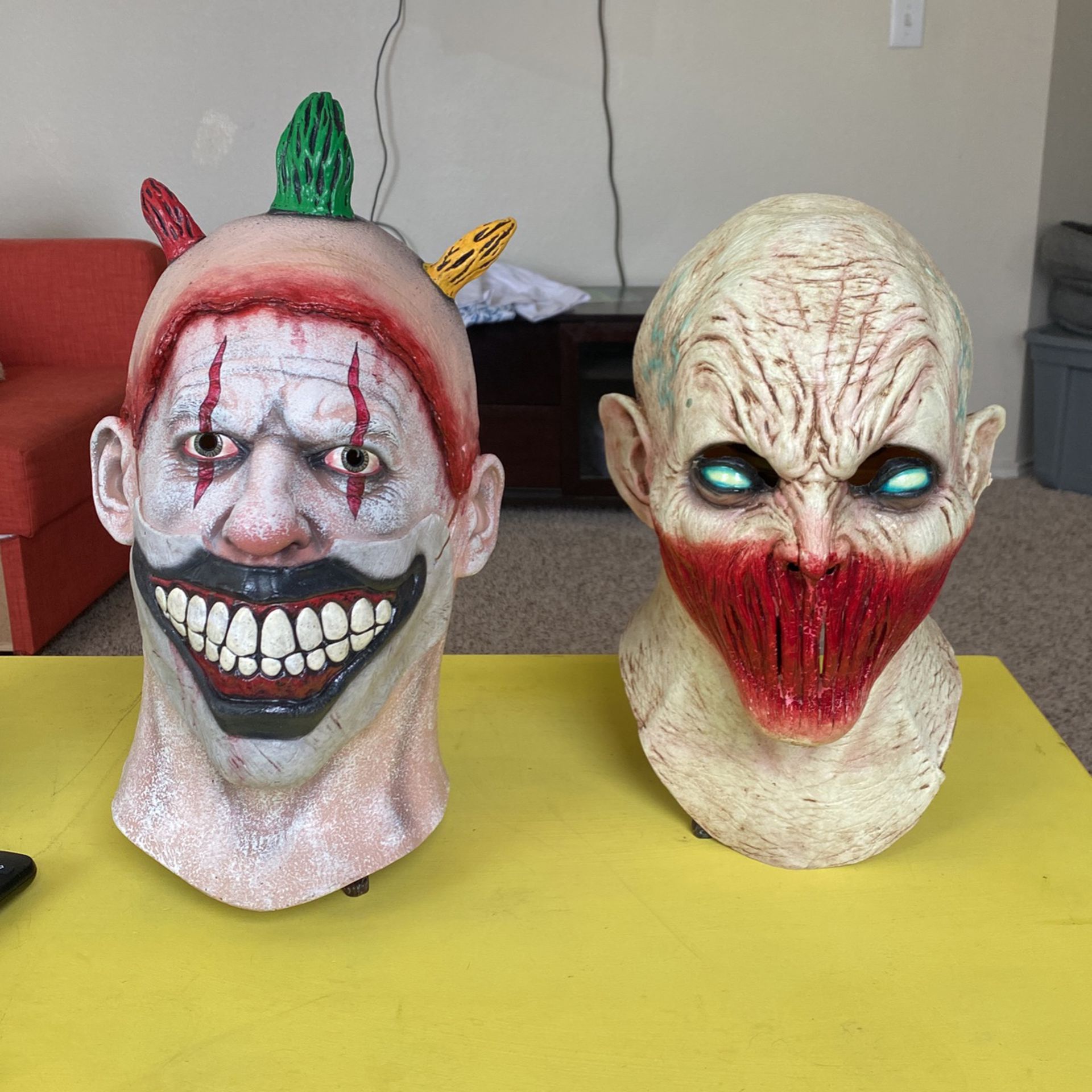 Vanding Aktiver Lærd Twisty The Clown Mask And Silent Stalker Mask for Sale in Saginaw, TX -  OfferUp