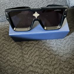 Louis Vuitton in the mood for love sunglasses for Sale in Lodi, NJ - OfferUp