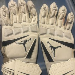 Selling game-worn Michigan gloves from Gio El-Hadi – The Game 2024 RARE MICHIGAN COLLECTIBLE FOR SALE 🔥