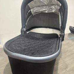 Uppababy Bassinet for vista Stroller