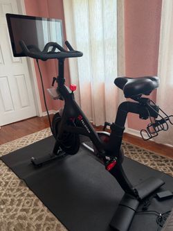 Peloton like new- $700 OBO