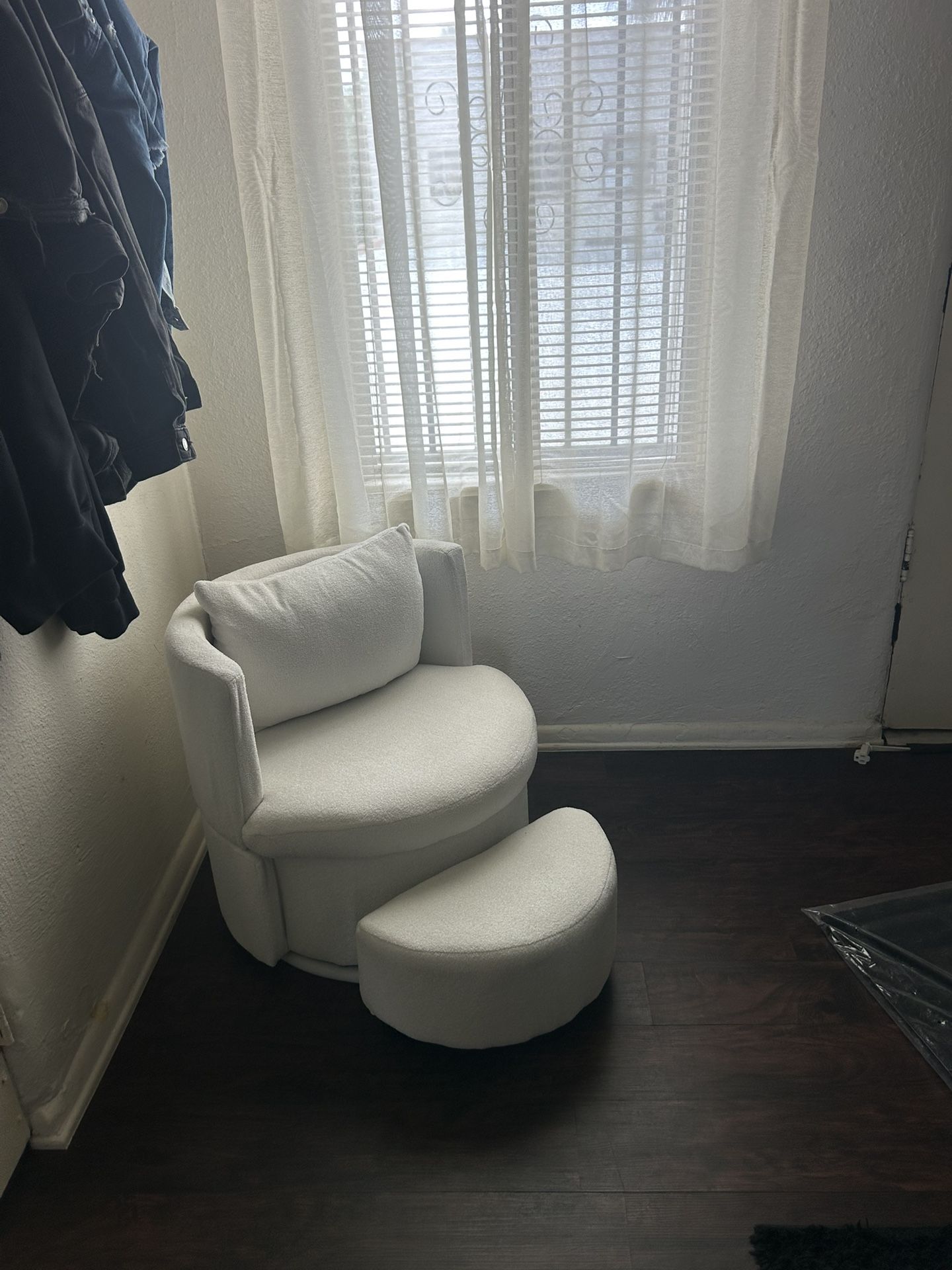 Short Swivel Ottoman Chair With Footrest