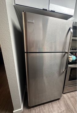 Frigidaire Stainless Steel Refrigerator (18.2 cu ft) – Works Great – $150 OBO