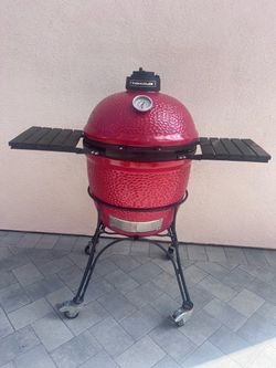 Kamado Joe big red egg smoker/grill
