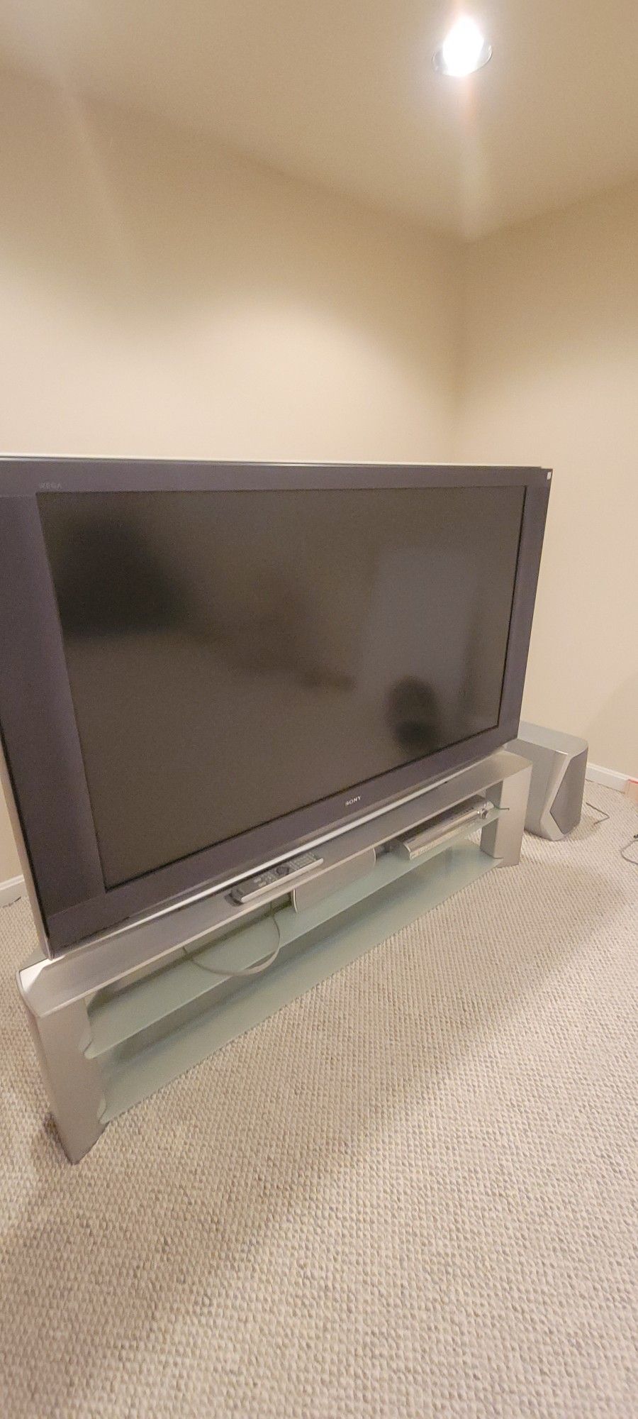 FREE Projector TV Sony, 5 speaker audio, subwoofer