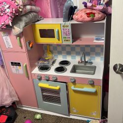 Little Girls Kitchen