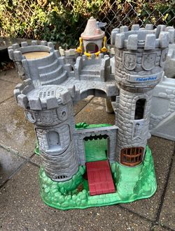 Lot Of 3 - BEST Plastic Castle Toys Quality Enjoyment Kids & (Game Of Thrones) Adults Used As Food  Centerpiece