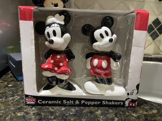 Mickey and Minnie mouse salt and pepper shakers