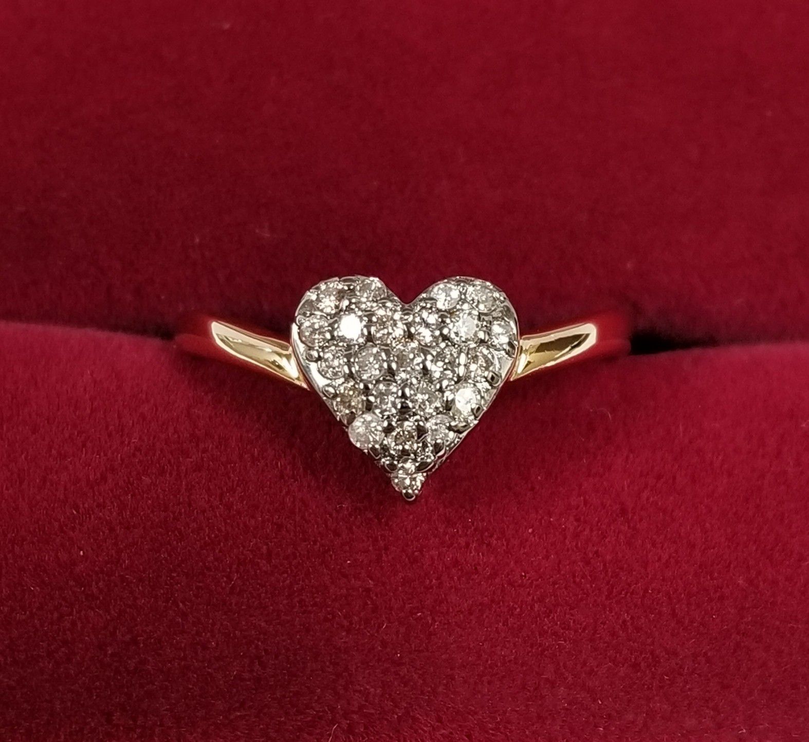 18k Yellow Gold Diamond Heart Cluster Ring
