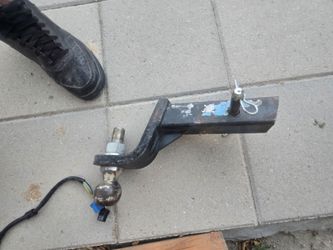 Trailer ball hitch