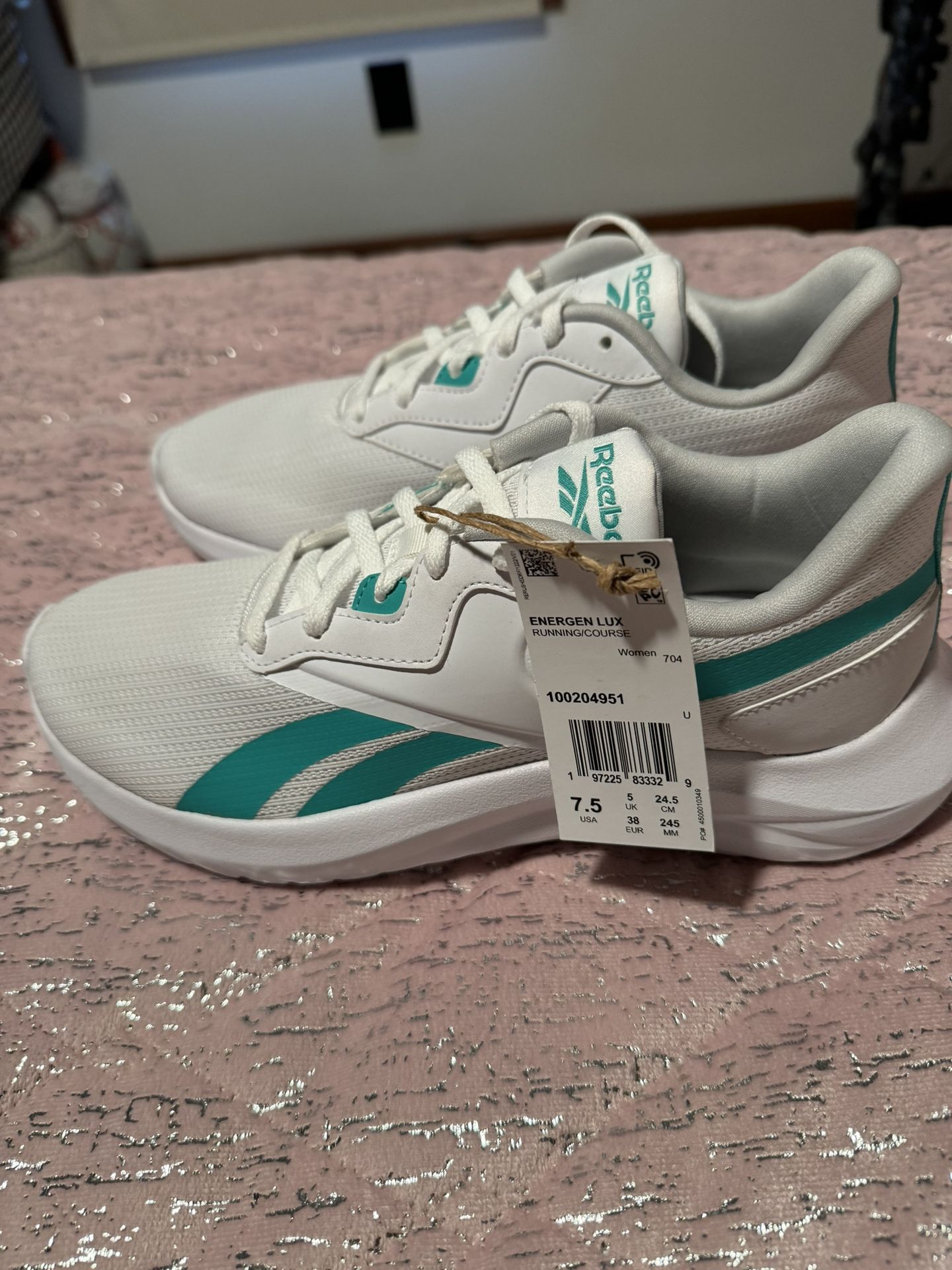 Nib Womens Reebok Size 7.5 Energen Lux White Teal Running Shoes