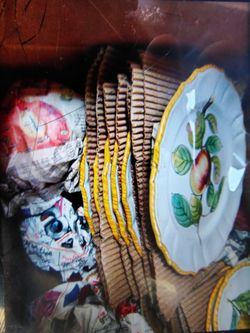Vintage Cantagalli Italy Majolica Fruit Plates & Cups Set