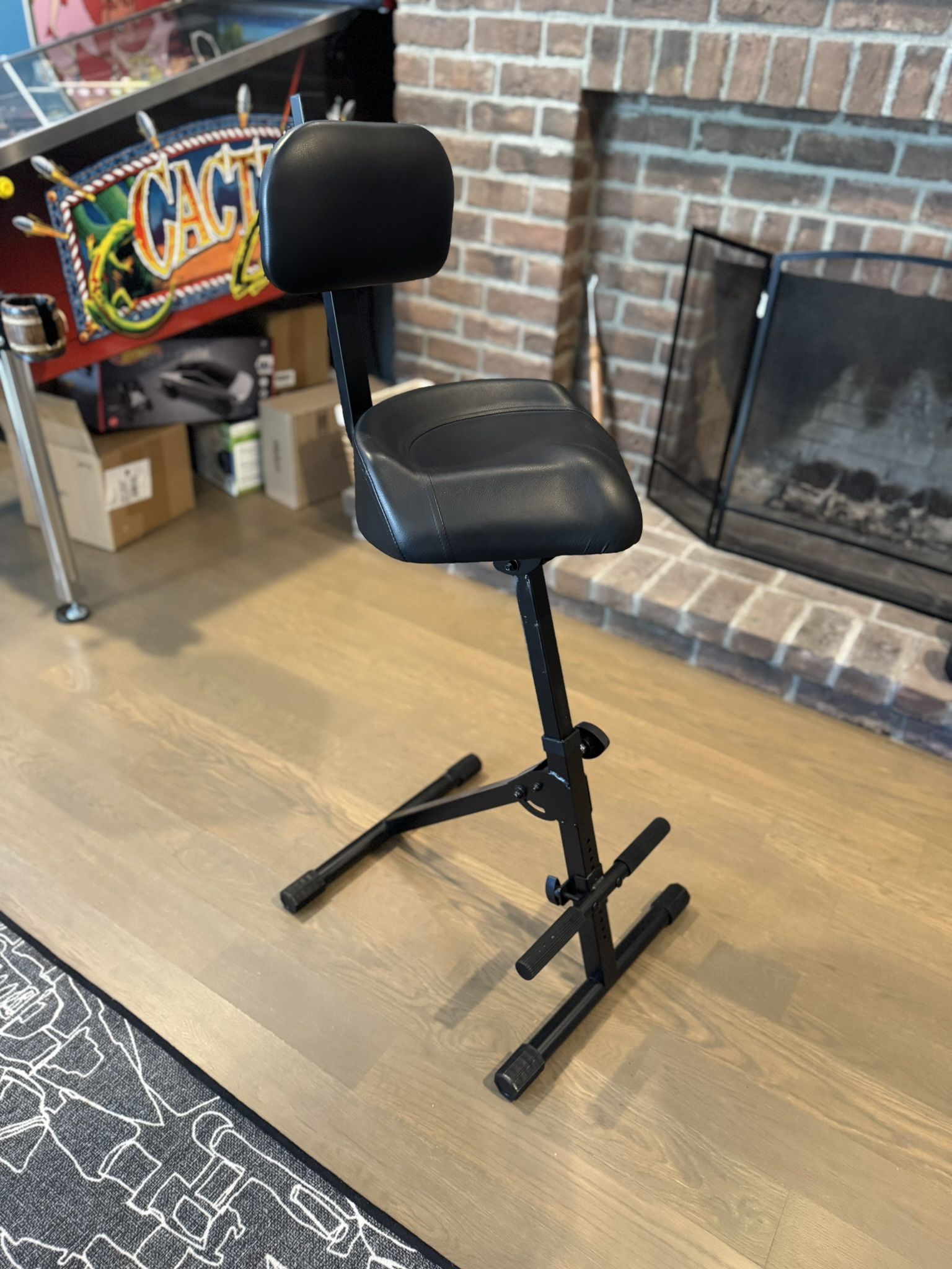 Liquid Stands Guitarist / Musicians adjustable stool - basically brand new.