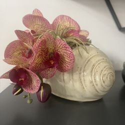 Decorative Ceramic Shell With Removable Flowers