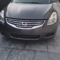 Nissan Aaltima 2012