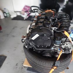 2014 AUDI ENGINE CAEB  121400 MILES. NEW CHAIN AND TENSOR GUIDES 