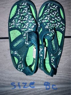 OshKosh Kids Water Sandals Size 8C