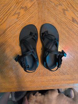 Like NEW Chaos Black Z Cloud. Size 8