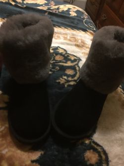 Brand new uggs size 6