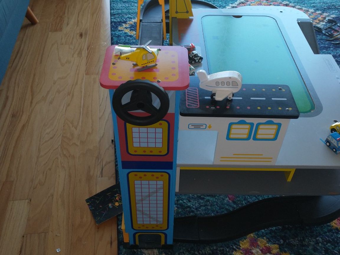 KidKraft Car Track With lifts And Elevator