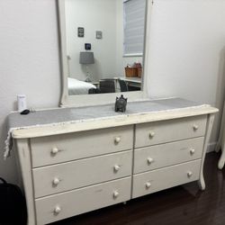 Real Wood 4 Piece Furniture Set! BUY IT