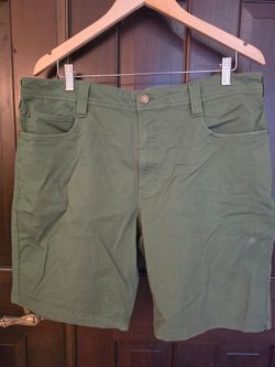 5.11 Tactical Mens Shorts olive green great cond