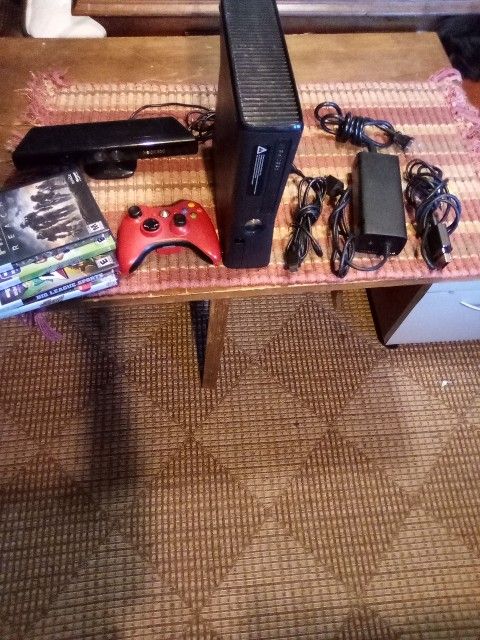 Xbox 360 S Matte Black 240gb  W/Kinect 