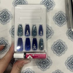 kiss press on jelly nails. unused but box was broken