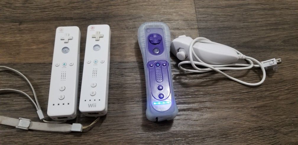 Nintendo wii Controllers (Read Description)