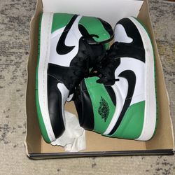 Jordan 1 Retro High OG Size 10.5. Used once 