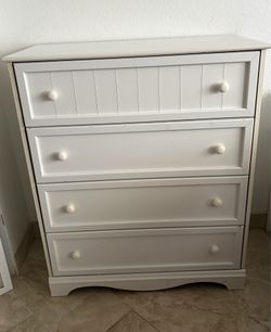 White Wood 4-Drawer Dresser